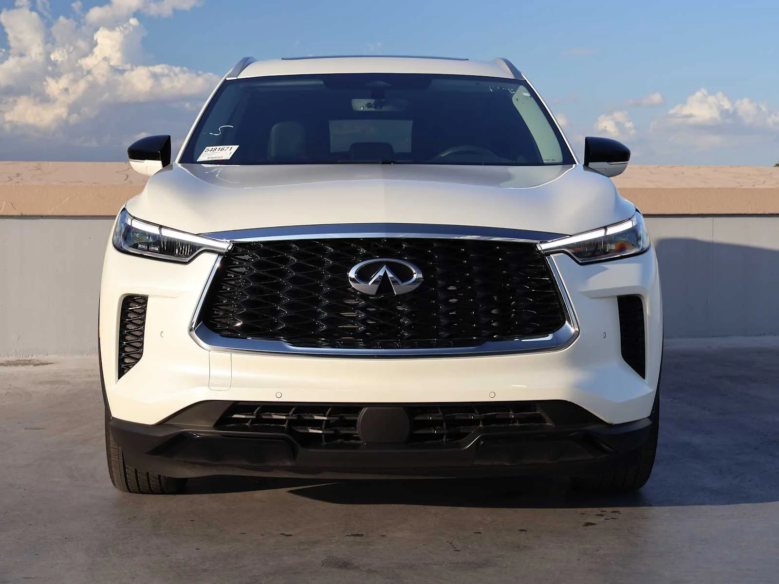 Certified Used 2024 Majestic White INFINITI LUXE image 2