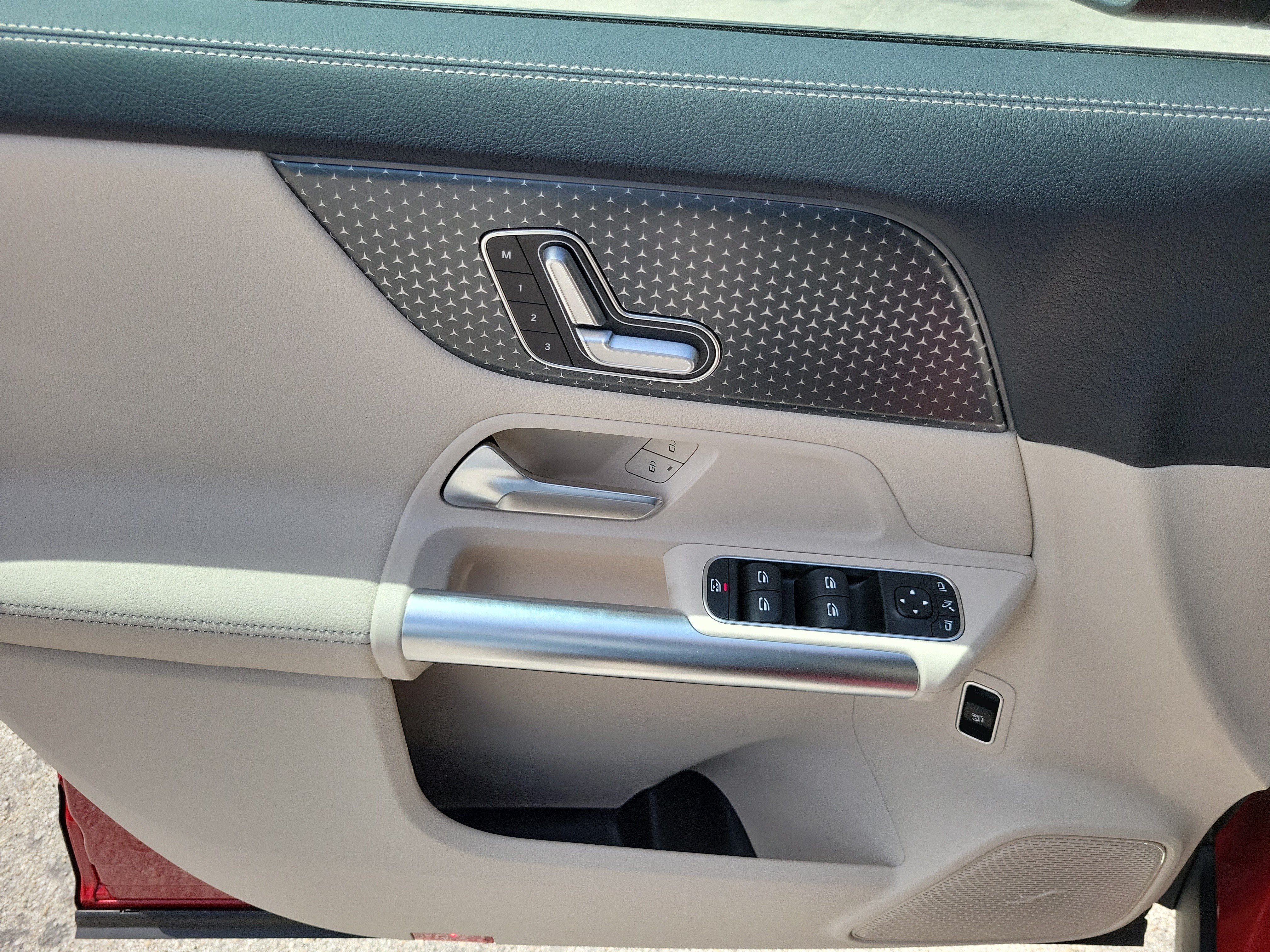 New 2026 MANUFAKTUR Patagonia Red Metallic Mercedes-Benz GLA 250 image 50