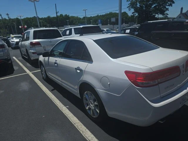 Used 2011 White Lincoln Base image 14