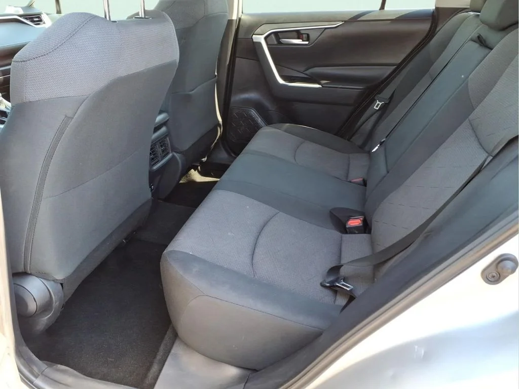 Used 2019 Silver Toyota XLE image 12