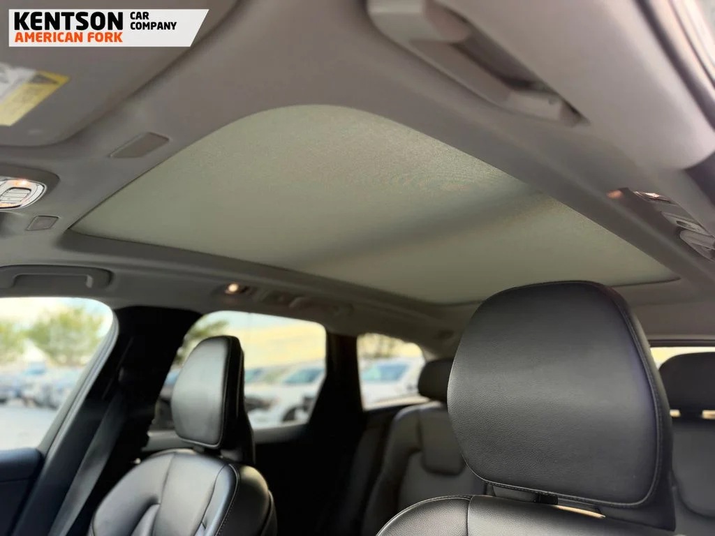 Used 2019 Gray Volvo T6 Momentum image 25