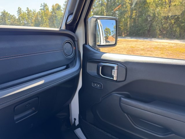 Used 2025 Bright White Clearcoat Jeep Mojave image 28