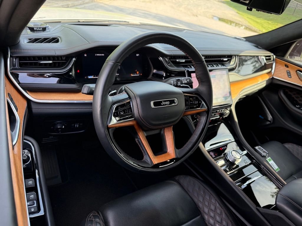 Used 2024 White Jeep Summit image 3