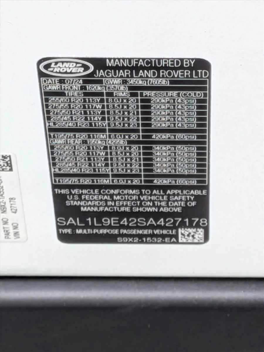 Used 2025 Fuji White Land Rover Dynamic SE image 21