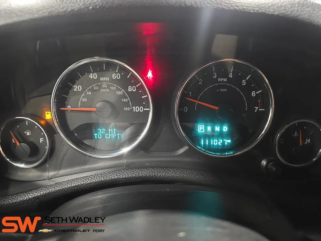 Used 2015 Red Jeep Sahara image 19