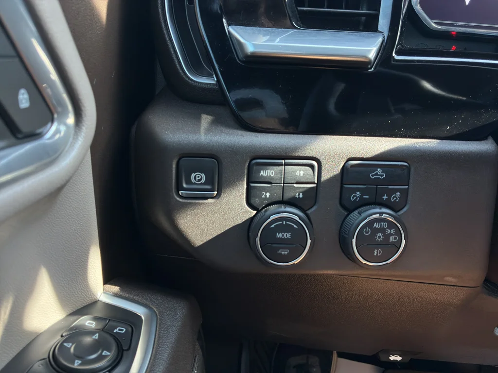Used 2025 Summit White Chevrolet LT Trail Boss image 29