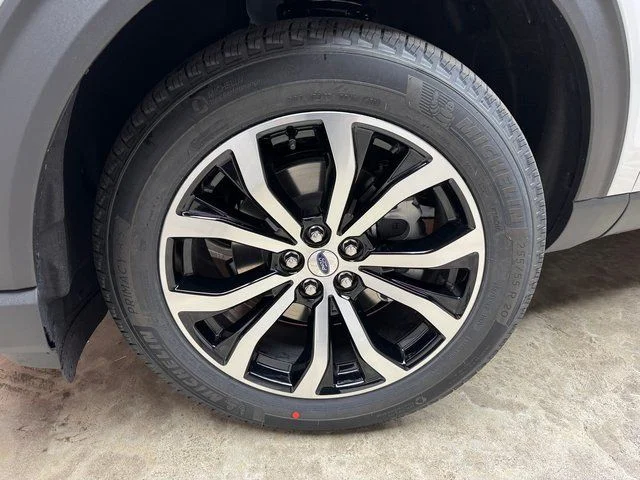 New 2026 Star White Metallic Tri-Coat Ford ST-Line image 29