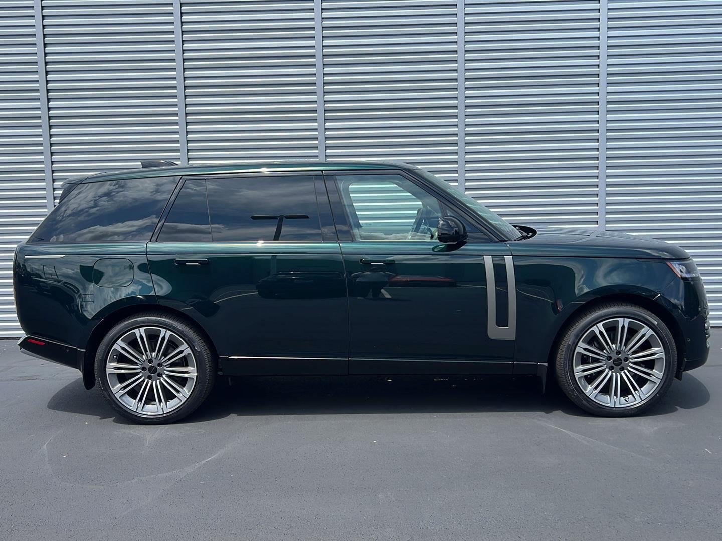 New 2026 British Racing Green SV Bespoke Ultra Met Gloss Land Rover SE image 6