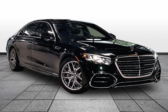 New 2027 Emerald Green Metallic Mercedes-Benz S 580 image 1