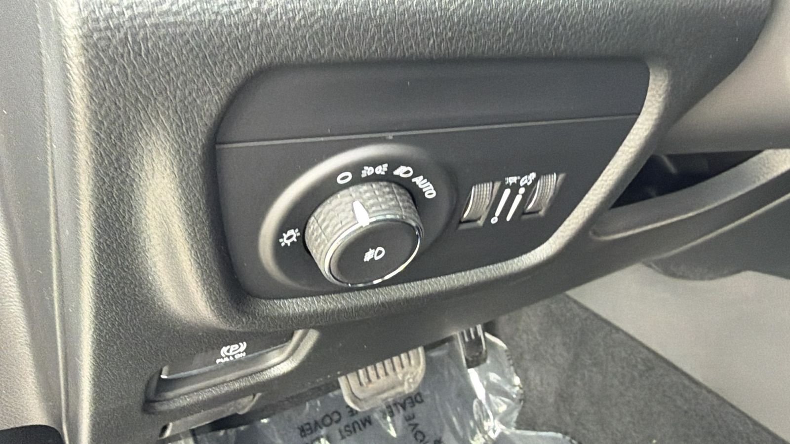 New 2026 Bright White Clear-Coat Exterior Paint Jeep  image 20