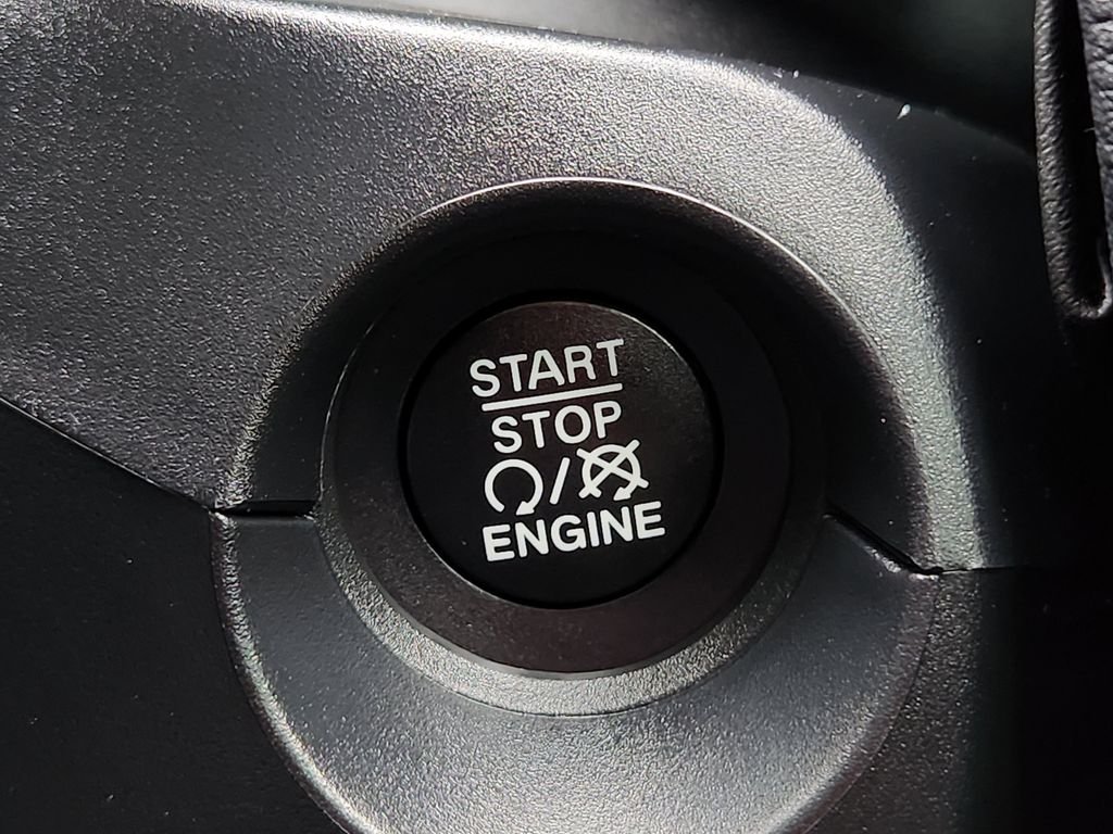 Used 2021 White Jeep Latitude image 21