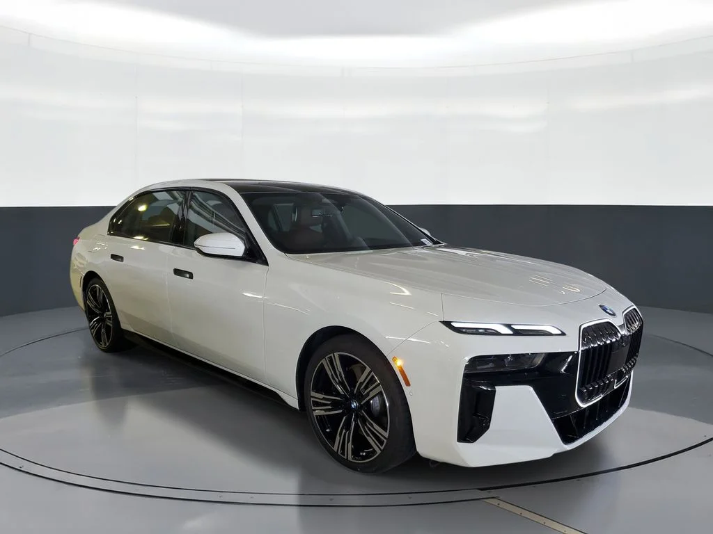 New 2026 Alpine White BMW 740i image 2