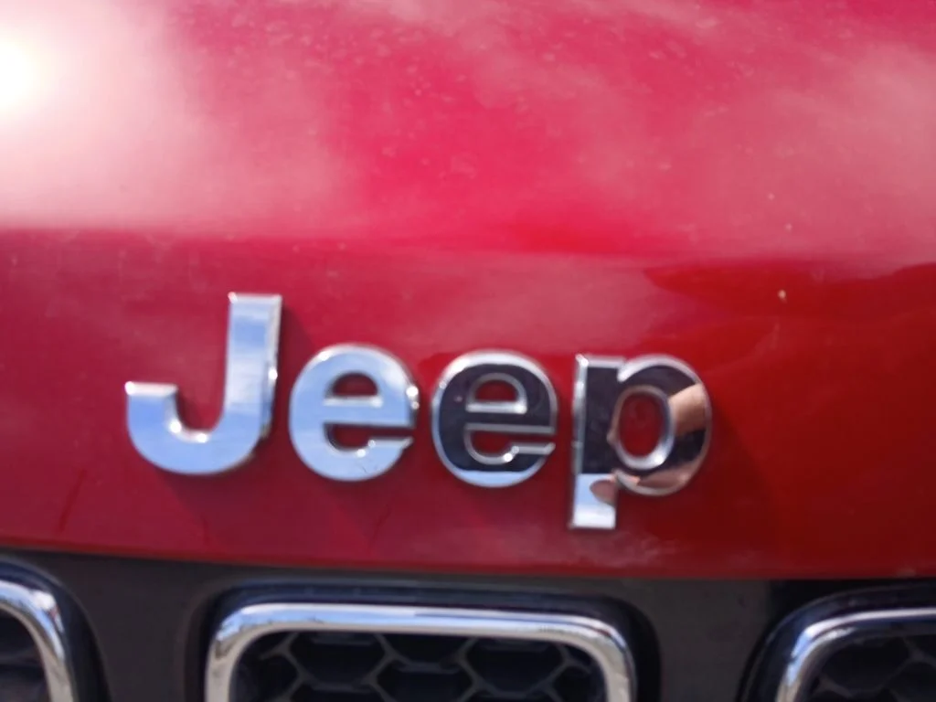 Used 2019 Red Jeep Latitude image 2