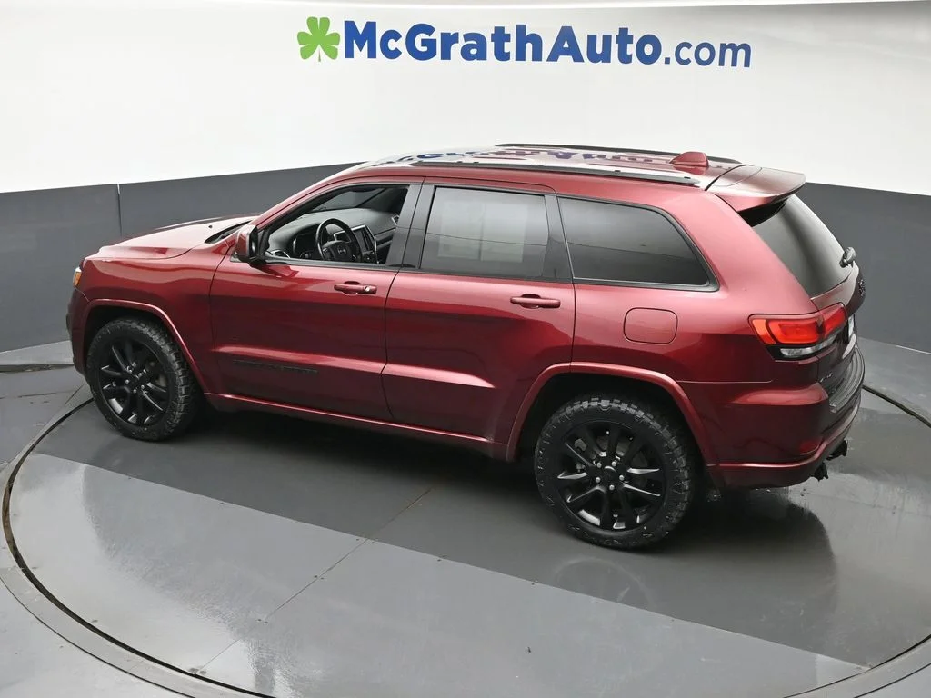 Used 2018 Red Jeep Altitude image 24