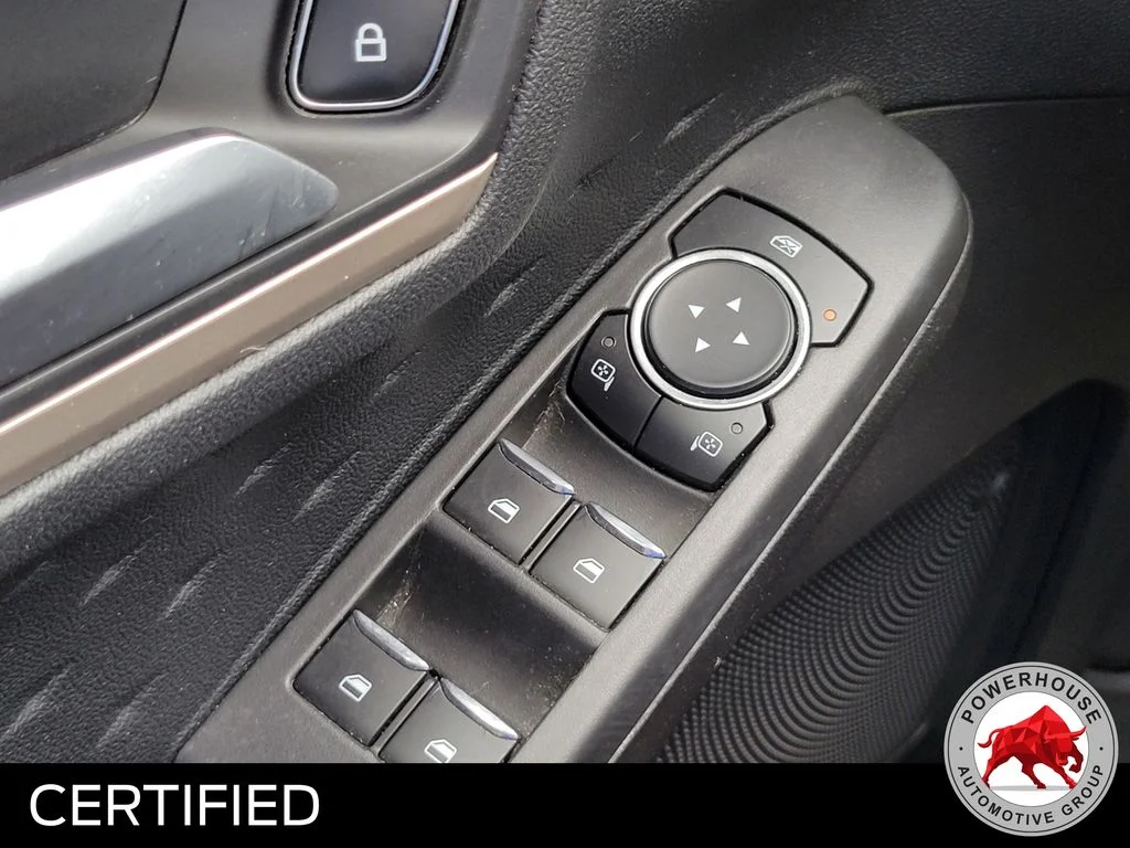 Used 2020 Red Ford SE image 27