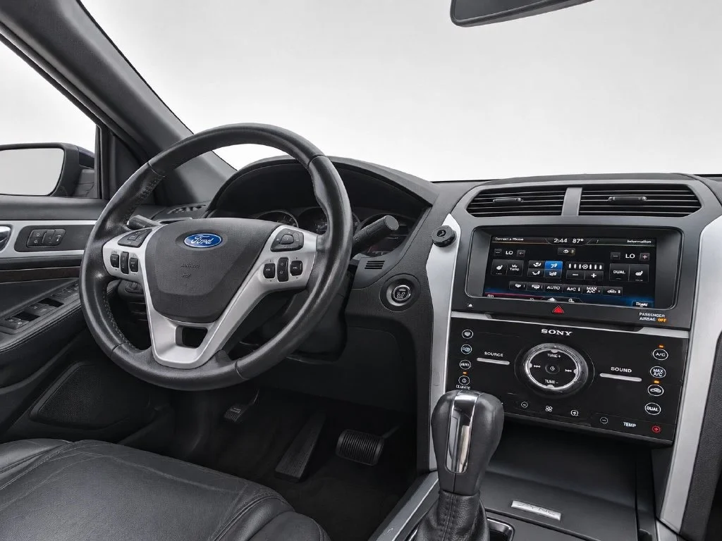 Used 2015 Black Ford Limited image 29
