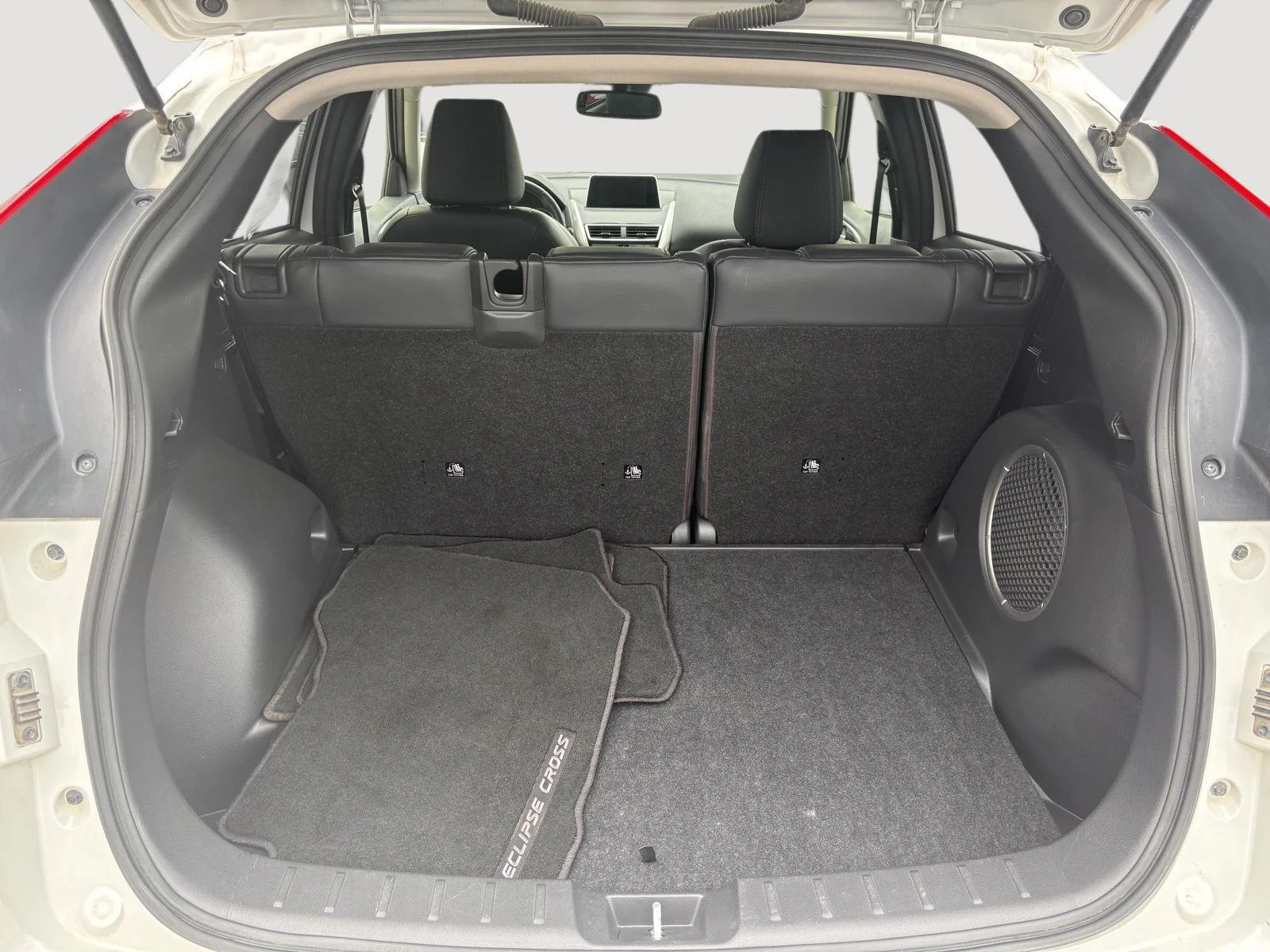 Used 2019 Pearl White Mitsubishi SEL image 11
