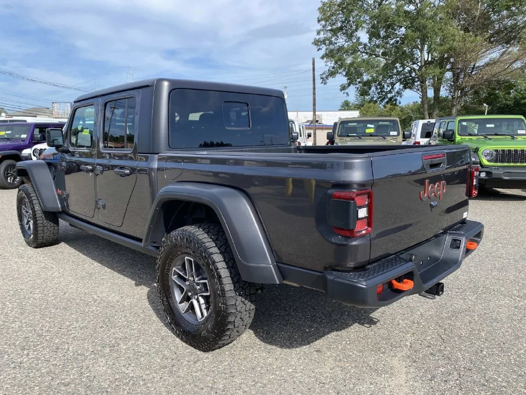Certified Used 2026 Gray Jeep Mojave image 6