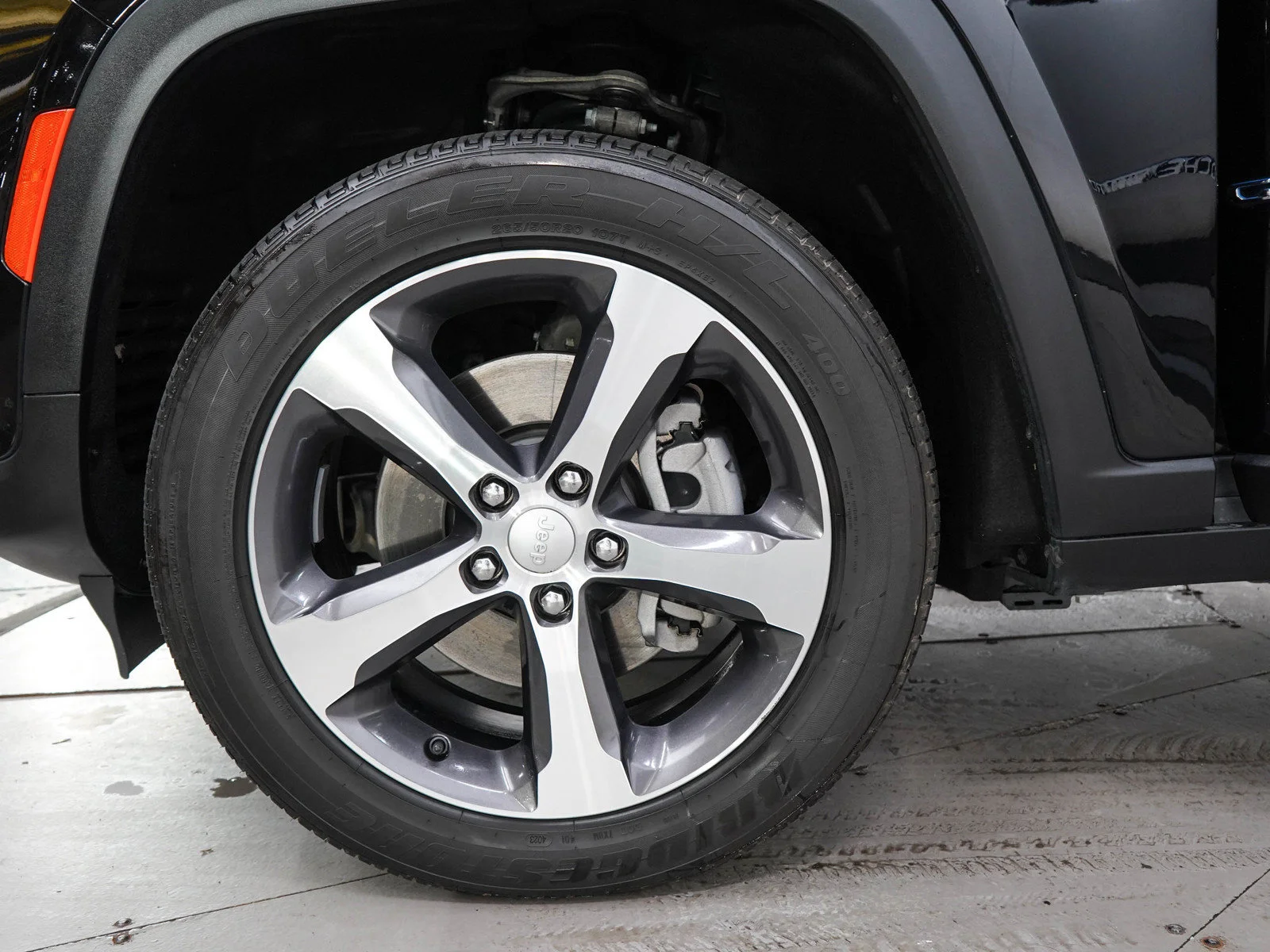 Used 2024 Diamond Black Crystal Pearlcoat Jeep 4xe image 31