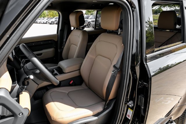 New 2026 Santorini Black Land Rover X-Dynamic SE image 32