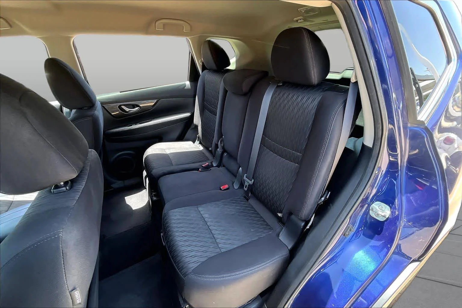 Used 2019 Caspian Blue Metallic Nissan SV image 17