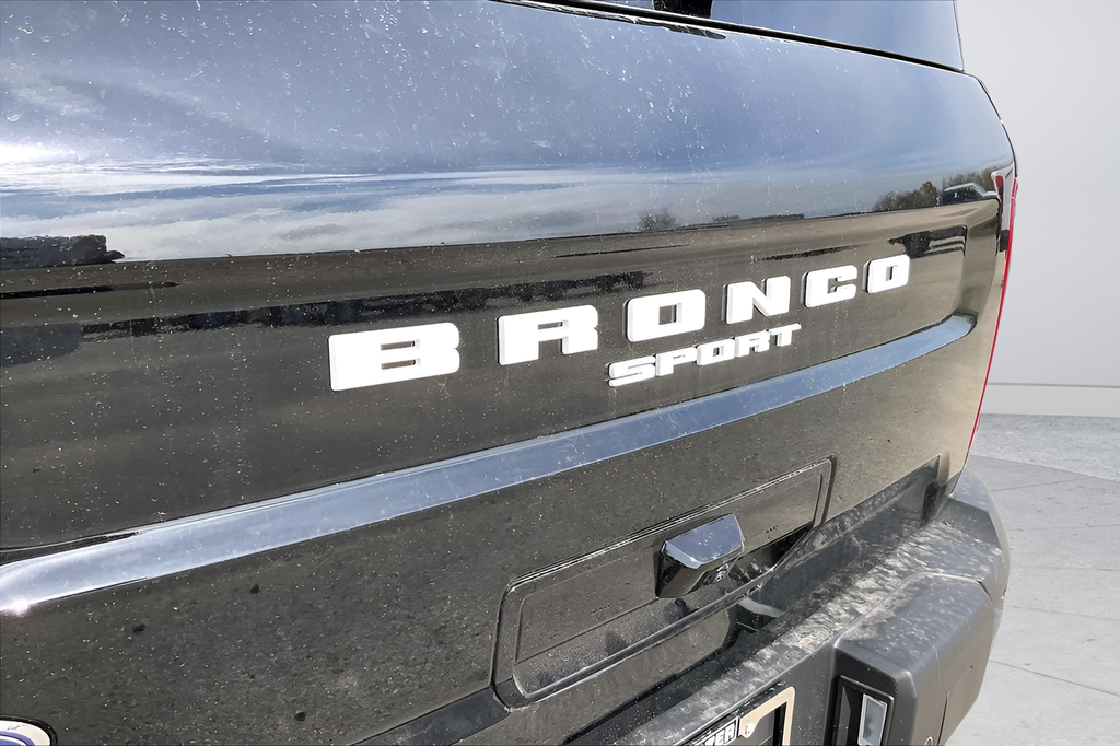New 2025 Shadow Black Ford Outer Banks image 16
