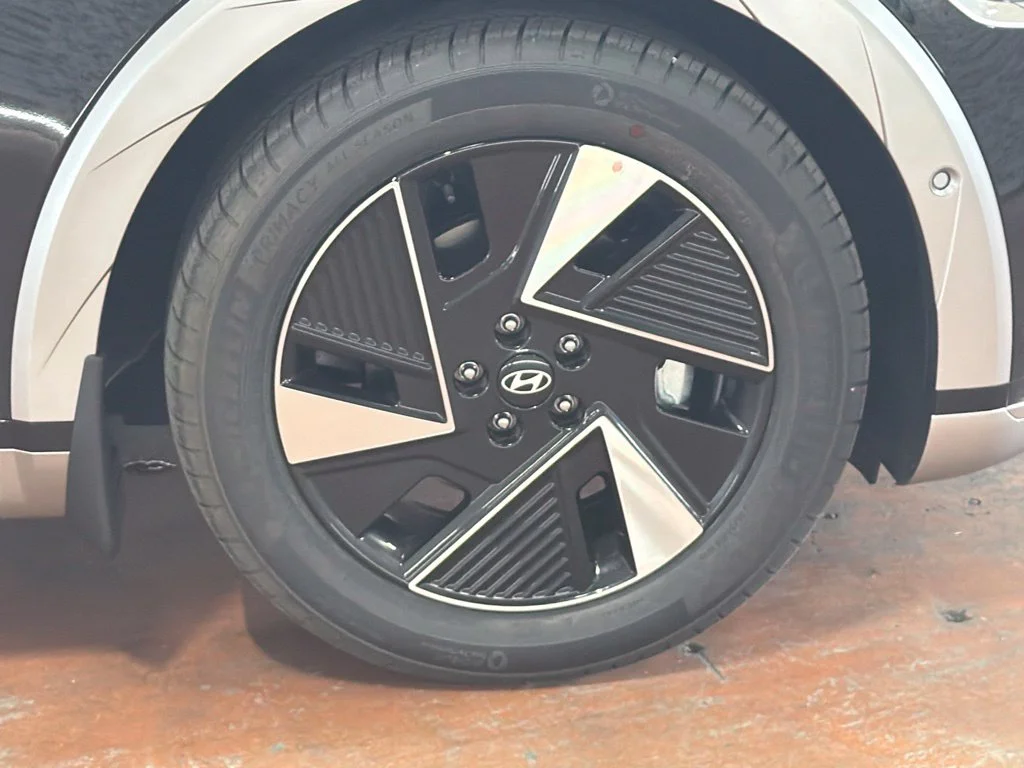 New 2027 Abyss Black Hyundai Limited image 9