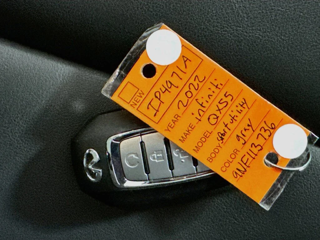 Certified Used 2022 Black INFINITI LUXE image 40