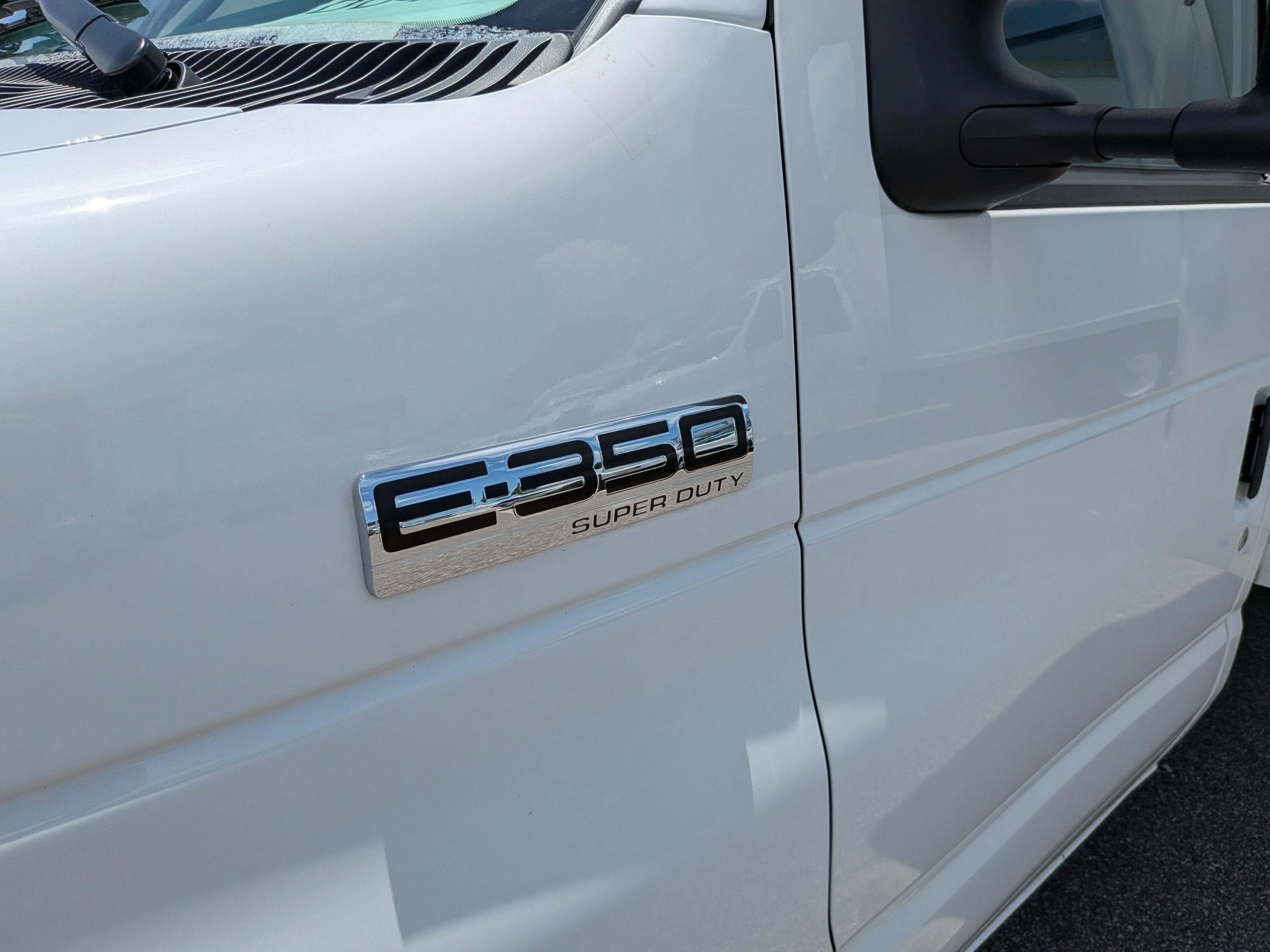 New 2026 Oxford White Ford E-350 SRW image 12