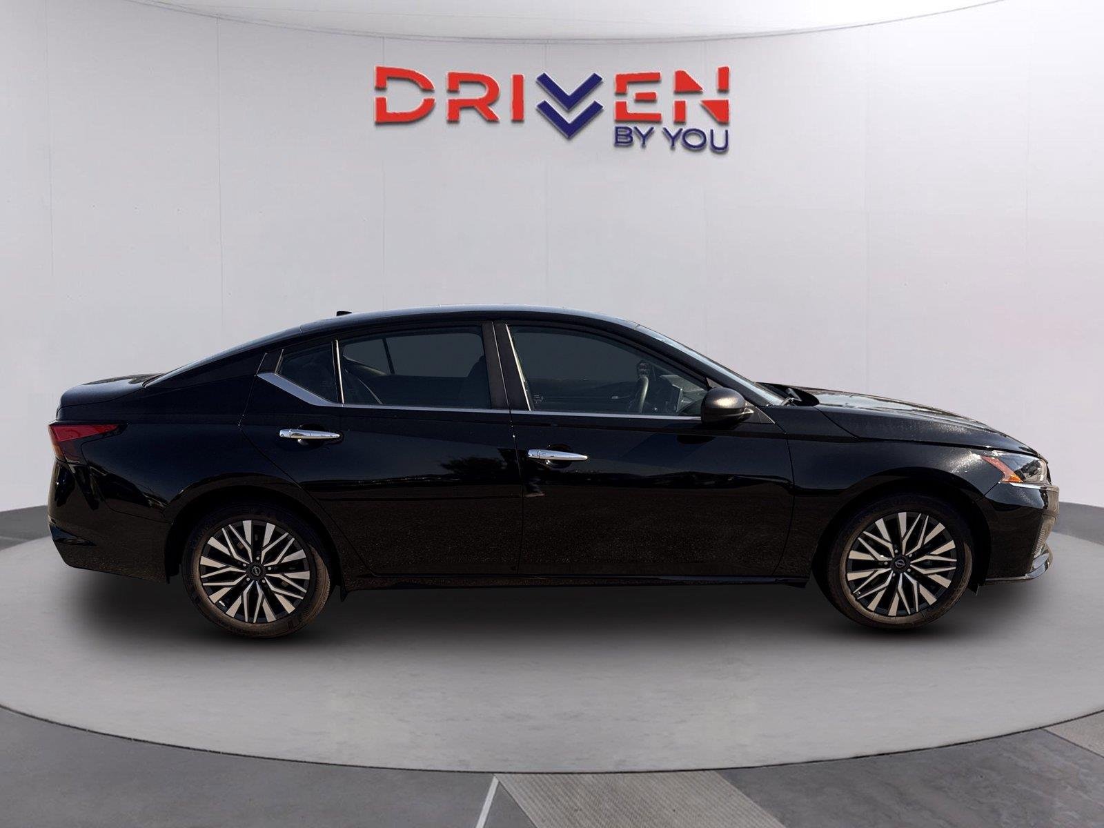 Used 2025 Super Black Nissan SV image 2
