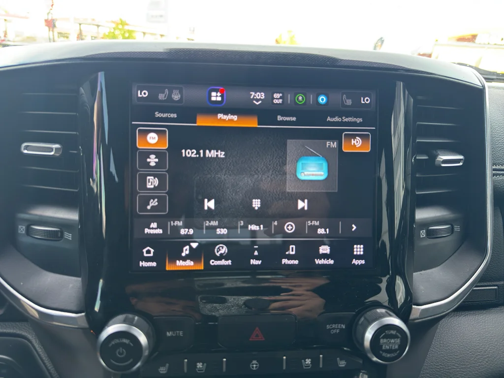 Used 2022 Granite Crystal Metallic Clearcoat Ram Laramie image 27
