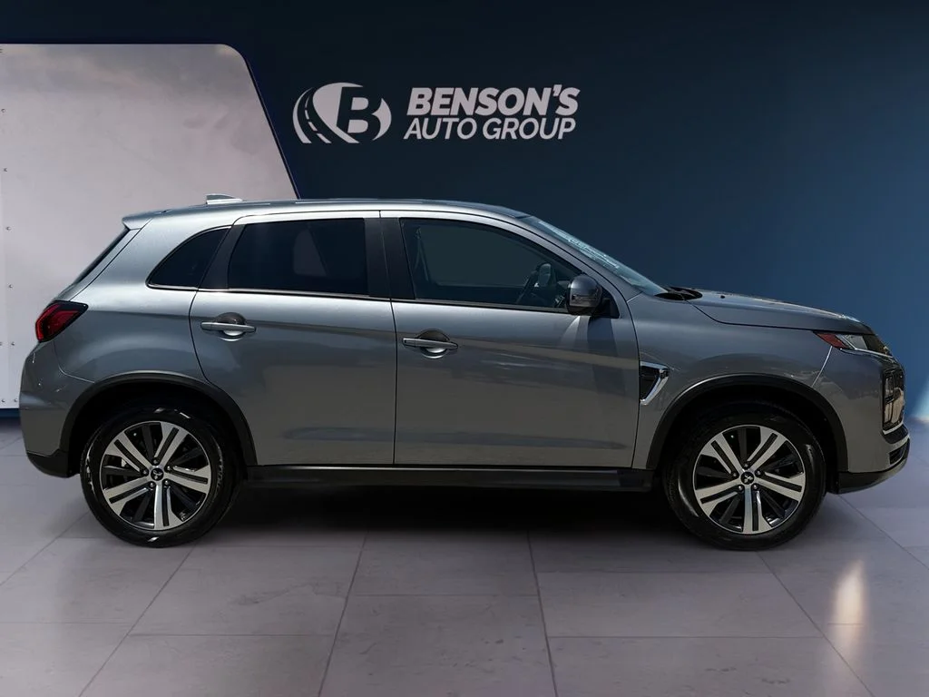 Used 2025  Mitsubishi 2.0 ES image 6