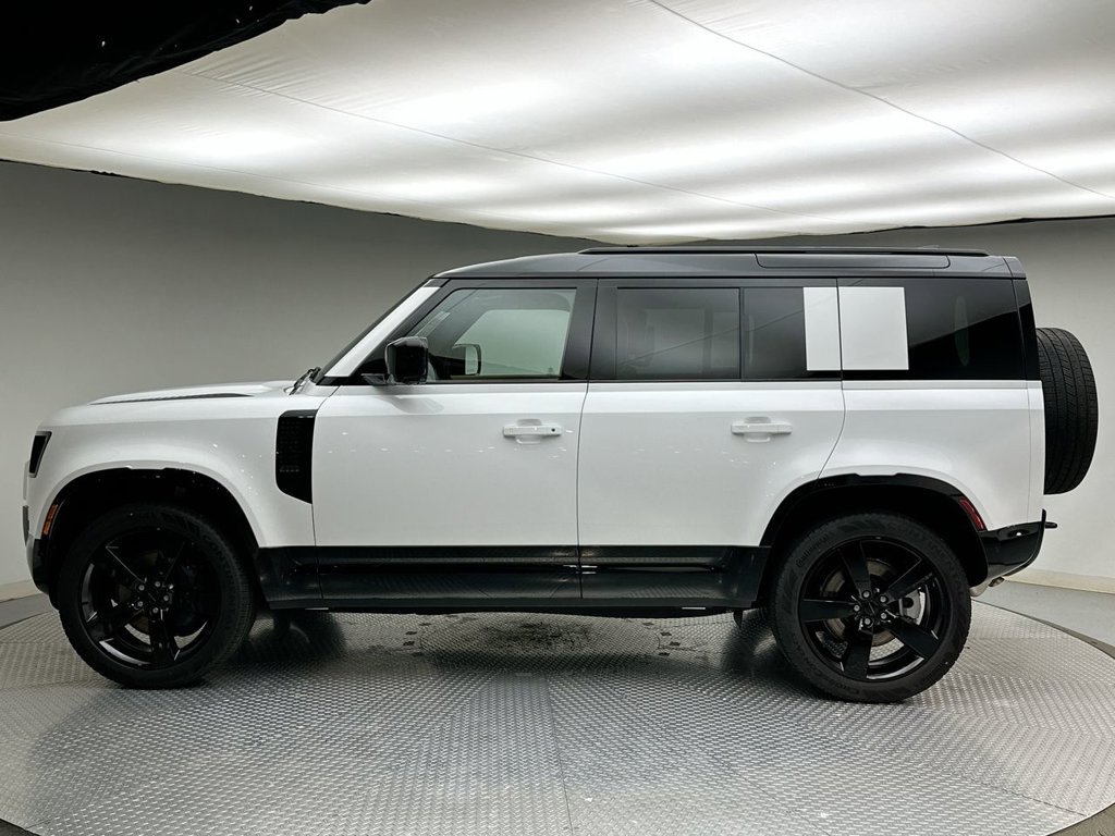 New 2026 Fuji White Land Rover X-Dynamic SE image 2