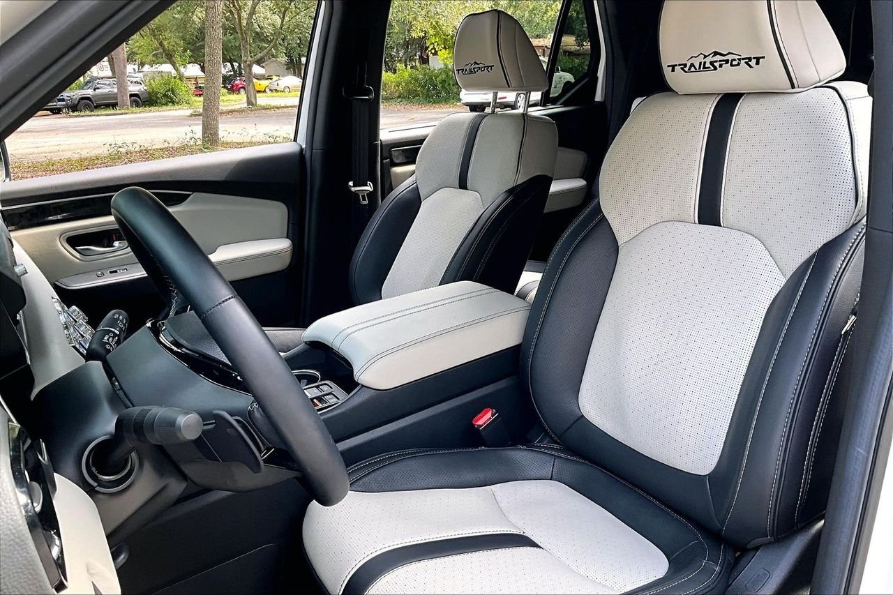 Used 2026 White Honda  image 18