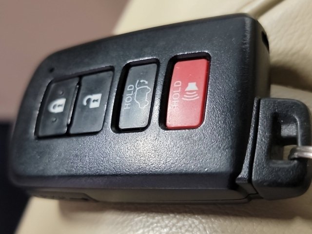 Used 2018 Ooh La La Rouge Mica Toyota SE image 31