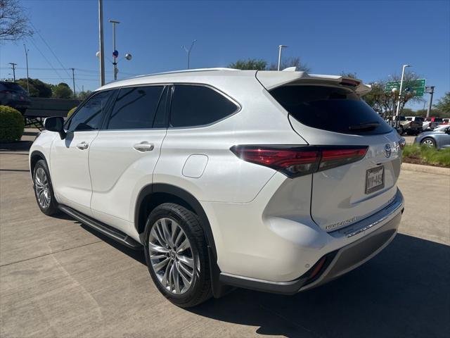 Certified Used 2021 BLIZZARD PEARL Toyota  image 8