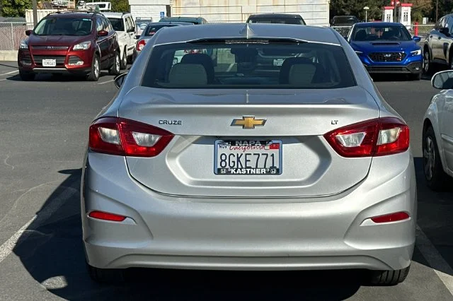 Used 2018 Silver Ice Metallic Chevrolet LT image 7