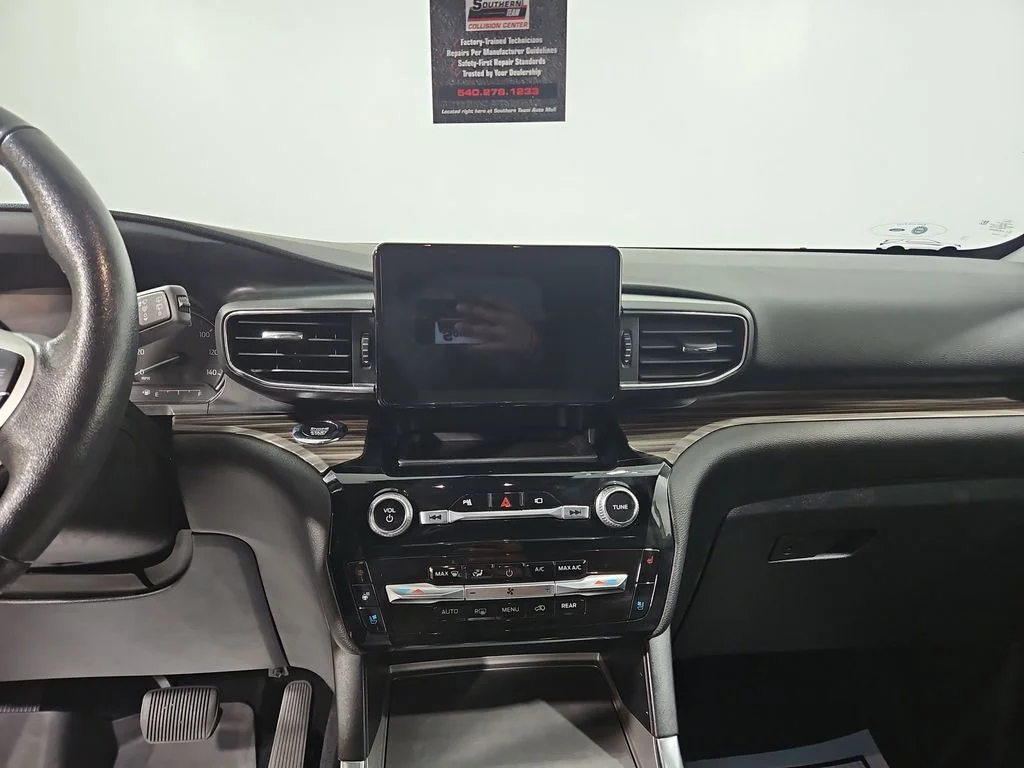 Used 2021 Silver Ford Limited image 19