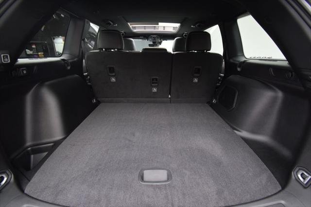 New 2026 Diamond Black Crystal Pearl-Coat Exterior Paint Jeep Limited image 41