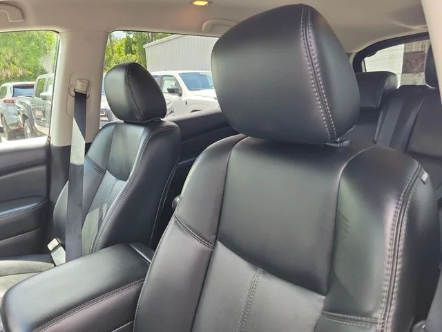 Used 2016 Silver Nissan SL image 19
