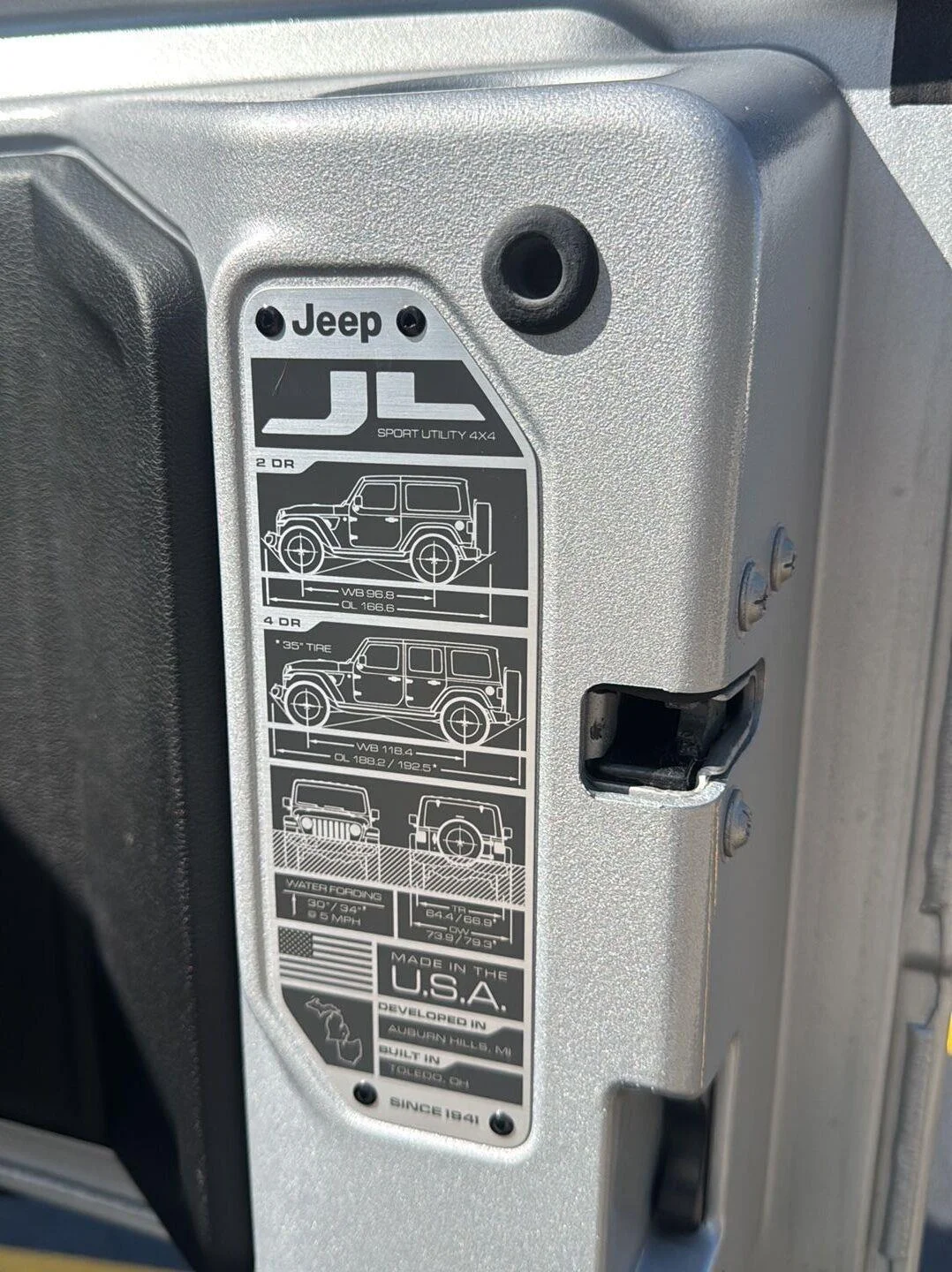 Used 2024 Silver Zynith Clearcoat Jeep Sahara image 16