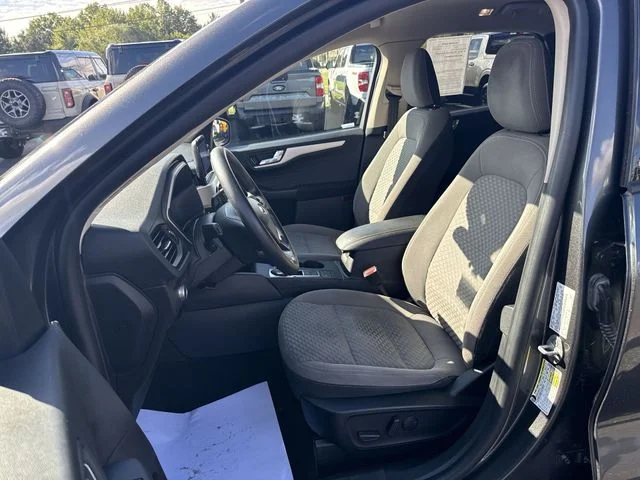Used 2020 Magnetic Metallic Ford SE image 15