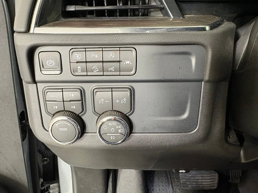 Used 2026 Gray Chevrolet Z71 image 27