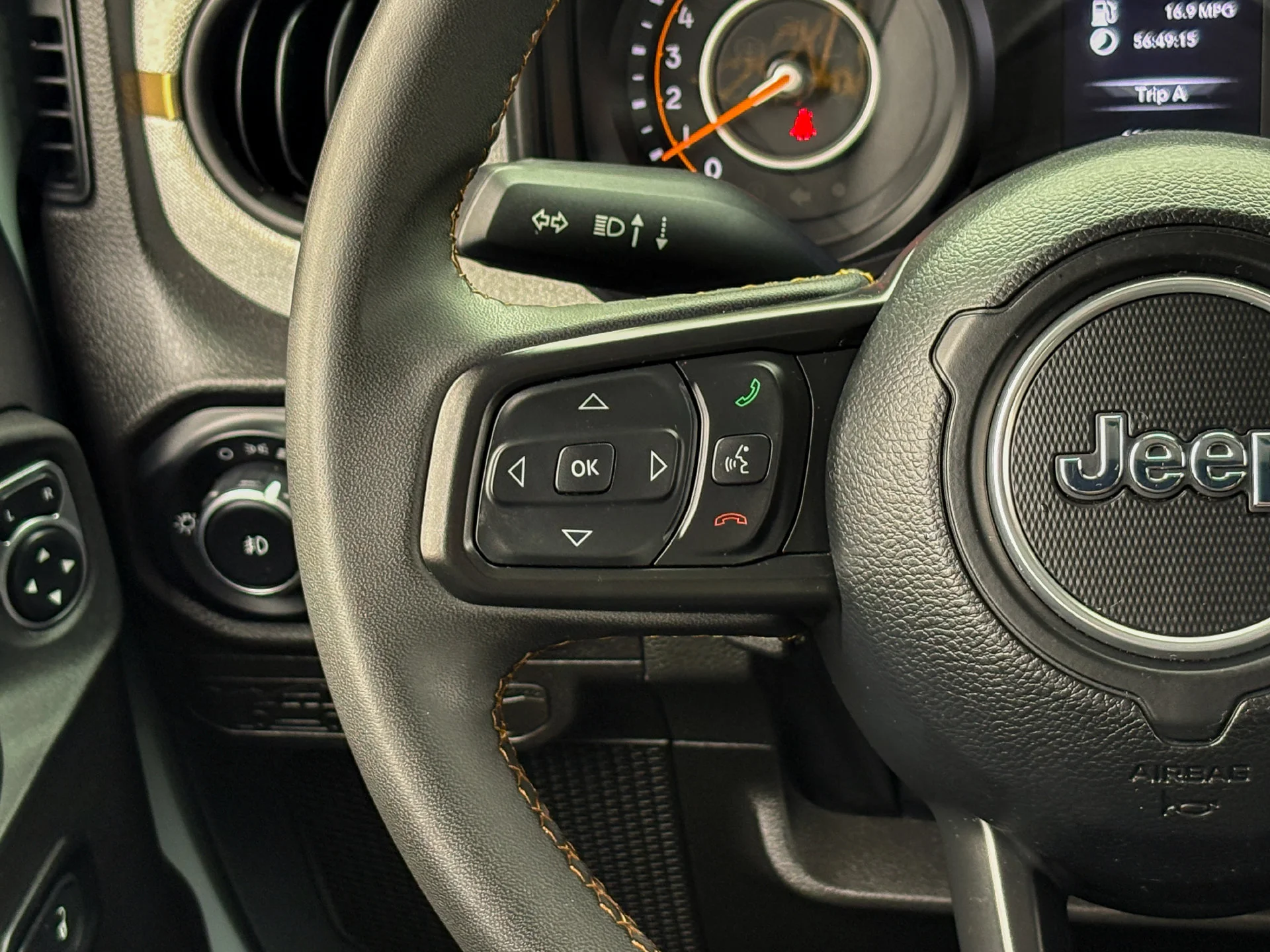 Used 2024 Gray Jeep Sport S image 18
