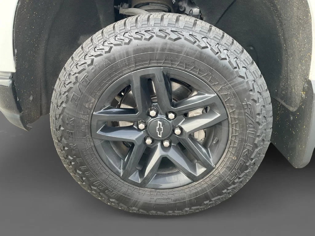 Used 2020 SUMMIT WHITE Chevrolet LT Trail Boss image 11