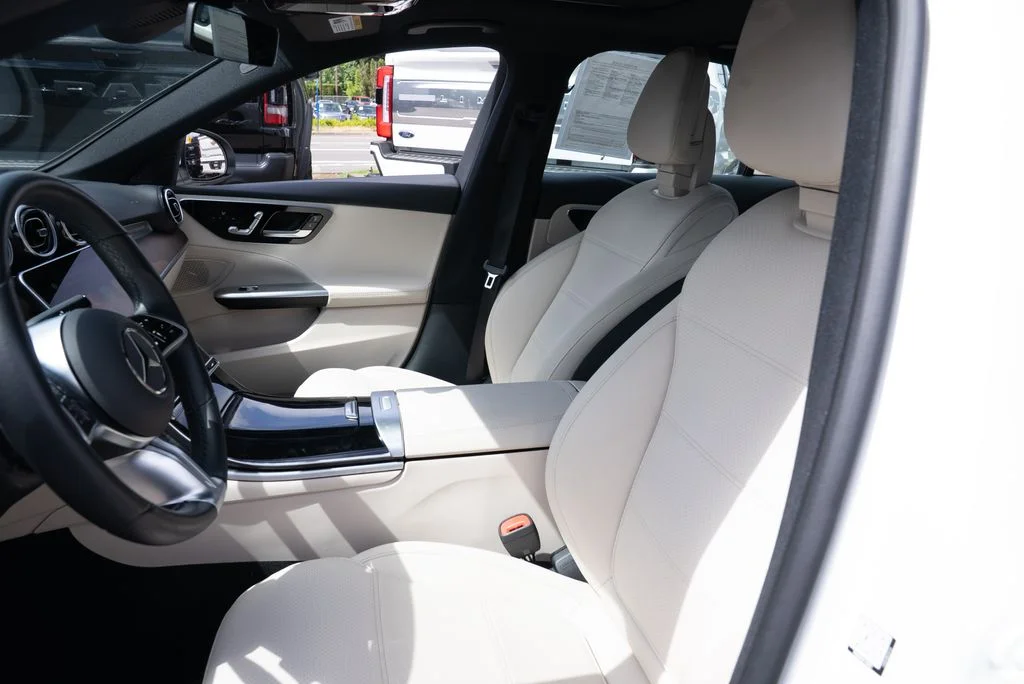 Used 2025  Mercedes-Benz C 300 image 18
