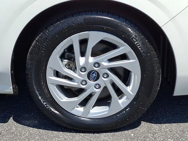Used 2024 White Subaru Base image 9