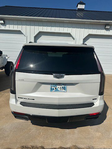 Used 2021 White Cadillac Sport image 10