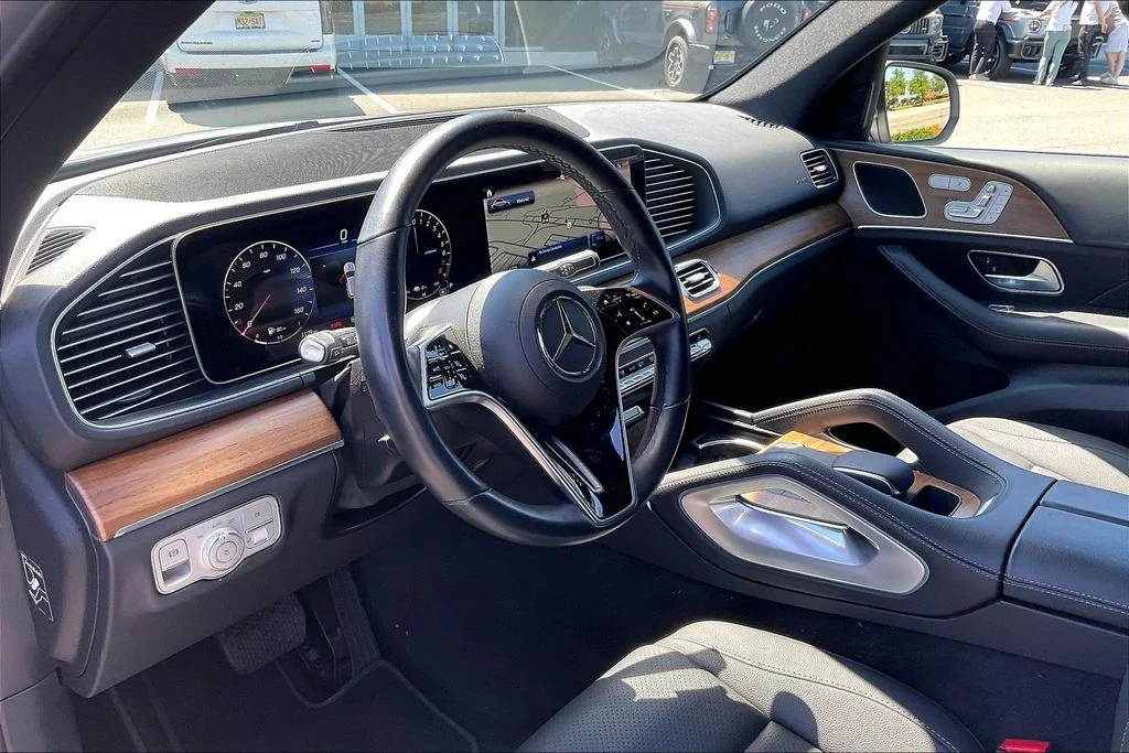 Certified Used 2025 Black Mercedes-Benz GLE 450e image 8