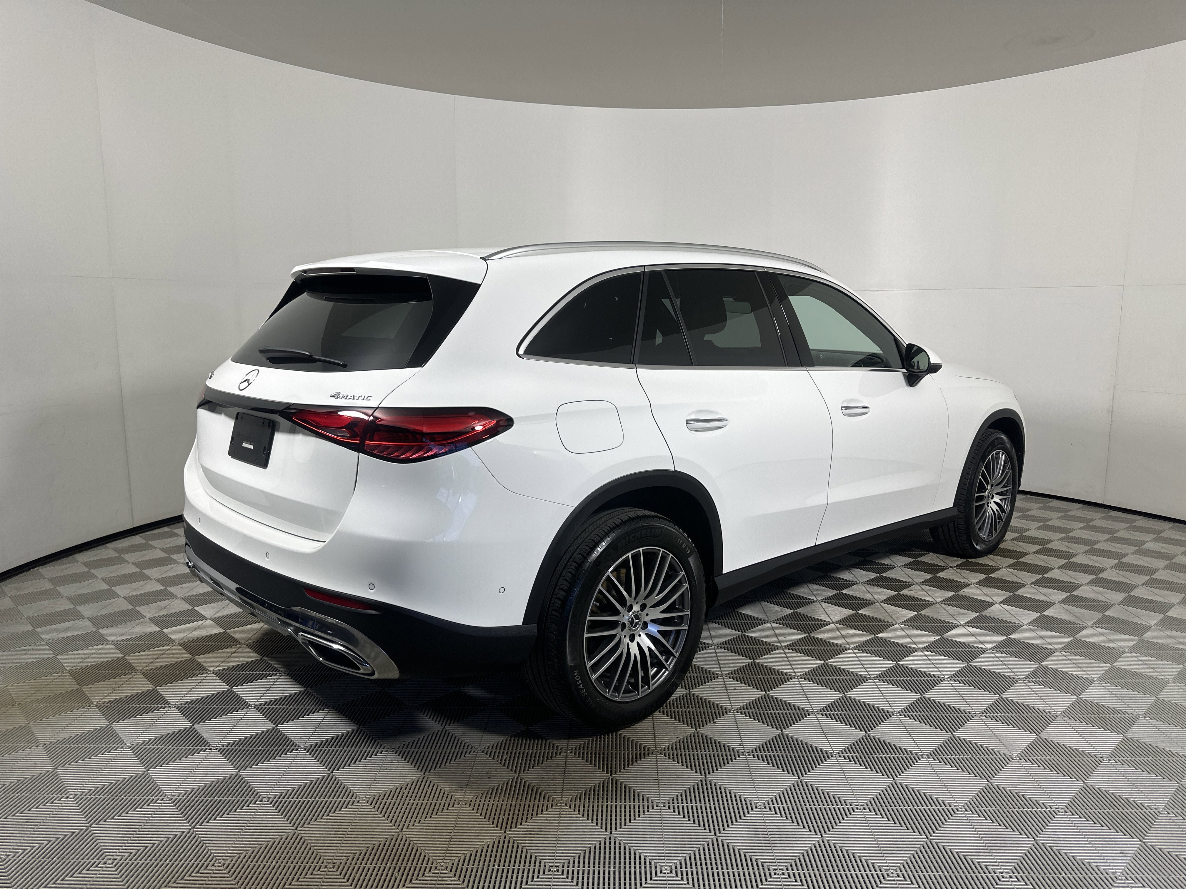 Used 2025 White Mercedes-Benz GLC 300 image 7